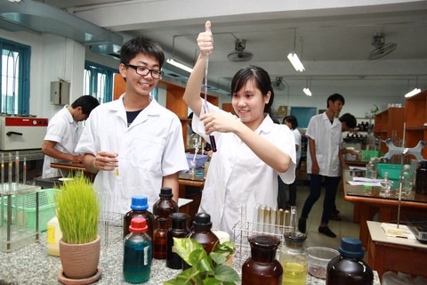 Ngành Dược học (khóa 1) Trường ĐH Văn Lang thu hút sinh viên - Ảnh 2. Ngành Dược học (khóa 1) Trường ĐH Văn Lang thu hút sinh viên - Ảnh 2.