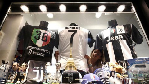 Công nhân hãng FIAT đình công phản đối Juve mua Ronaldo - Ảnh 1. Công nhân hãng FIAT đình công phản đối Juve mua Ronaldo - Ảnh 1.