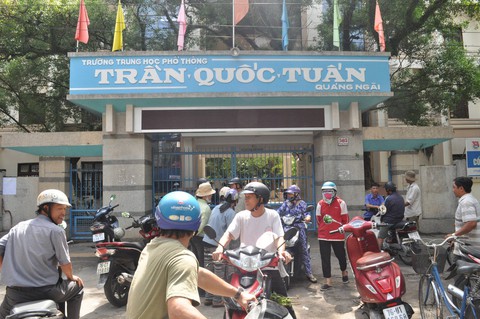 Người đàn ông chết trong trường học nghi tự tử do nợ nần - Ảnh 1. Người đàn ông chết trong trường học nghi tự tử do nợ nần - Ảnh 1.