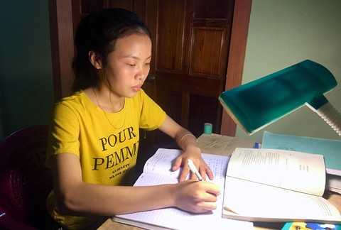 Nữ sinh góp nhặt điểm cao từ những đoạn văn, bài báo - Ảnh 1. Nữ sinh góp nhặt điểm cao từ những đoạn văn, bài báo - Ảnh 1.
