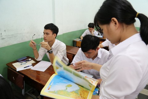 Băn khoăn điểm thi lệch xa điểm học bạ - Ảnh 1. Băn khoăn điểm thi lệch xa điểm học bạ - Ảnh 1.