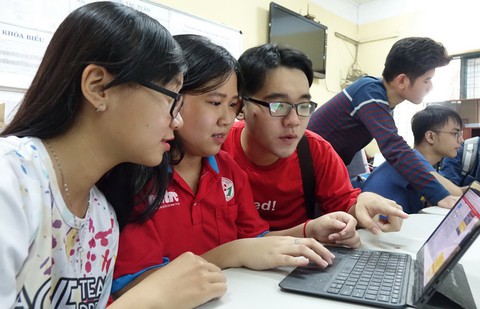 97,57% học sinh tốt nghiệp THPT năm 2018 - Ảnh 1. 97,57% học sinh tốt nghiệp THPT năm 2018 - Ảnh 1.