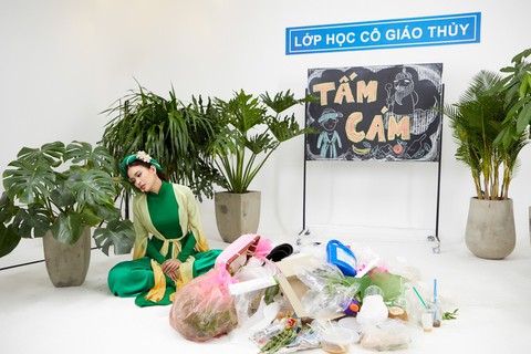 13-7: Á hậu đóng Cô giáo Thủy, lại lùm xùm vụ Phạm Anh Khoa - Ảnh 3. 13-7: Á hậu đóng Cô giáo Thủy, lại lùm xùm vụ Phạm Anh Khoa - Ảnh 3.