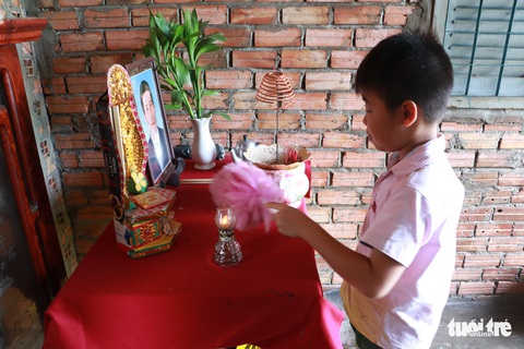 Khó khăn, nhưng không bao giờ từ bỏ việc học - Ảnh 1. Khó khăn, nhưng không bao giờ từ bỏ việc học - Ảnh 1.