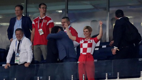 Các bộ trưởng Croatia kéo cả hội mặc áo tuyển Croatia đi họp - Ảnh 3. Các bộ trưởng Croatia kéo cả hội mặc áo tuyển Croatia đi họp - Ảnh 3.