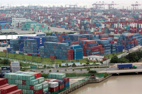 Chiến tranh thương mại đã nổ, hàng Trung Quốc vào Mỹ còn nhiều hơn - Ảnh 1. Chiến tranh thương mại đã nổ, hàng Trung Quốc vào Mỹ còn nhiều hơn - Ảnh 1.