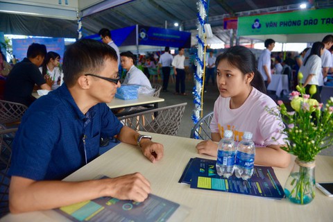 Ngày hội tư vấn xét tuyển đại học, cao đẳng tại TP.HCM - Ảnh 15. Ngày hội tư vấn xét tuyển đại học, cao đẳng tại TP.HCM - Ảnh 15.