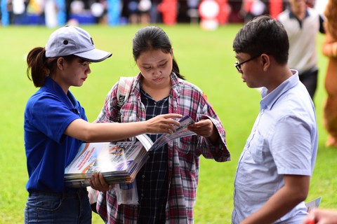 Ngày hội tư vấn xét tuyển đại học, cao đẳng tại TP.HCM - Ảnh 7. Ngày hội tư vấn xét tuyển đại học, cao đẳng tại TP.HCM - Ảnh 7.