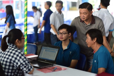 Điểm thi thấp hơn điểm chuẩn năm ngoái có nên đổi nguyện vọng? - Ảnh 2. Điểm thi thấp hơn điểm chuẩn năm ngoái có nên đổi nguyện vọng? - Ảnh 2.