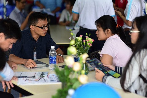 Ngày hội tư vấn xét tuyển đại học, cao đẳng tại TP.HCM - Ảnh 10. Ngày hội tư vấn xét tuyển đại học, cao đẳng tại TP.HCM - Ảnh 10.