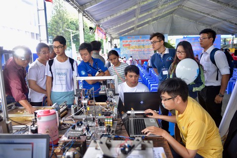 Ngày hội tư vấn xét tuyển đại học, cao đẳng tại TP.HCM - Ảnh 17. Ngày hội tư vấn xét tuyển đại học, cao đẳng tại TP.HCM - Ảnh 17.