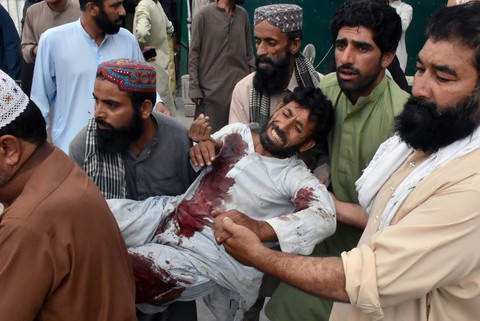 Đánh bom liều chết khủng khiếp ở Pakistan: gần 300 người thương vong - Ảnh 2. Đánh bom liều chết khủng khiếp ở Pakistan: gần 300 người thương vong - Ảnh 2.