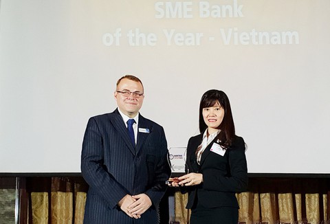 BIDV được vinh danh Ngân hàng SME tốt nhất Việt Nam 2018 - Ảnh 1. BIDV được vinh danh Ngân hàng SME tốt nhất Việt Nam 2018 - Ảnh 1.