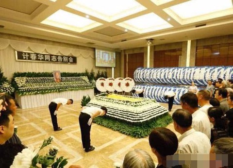 Kế Xuân Hoa về cõi vĩnh hằng, nhà sản xuất Thiên long bát bộ rơi lệ - Ảnh 3. Kế Xuân Hoa về cõi vĩnh hằng, nhà sản xuất Thiên long bát bộ rơi lệ - Ảnh 3.