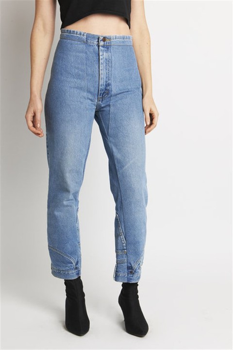 Bối rối với mốt quần jeans lộn ngược - Ảnh 3. Bối rối với mốt quần jeans lộn ngược - Ảnh 3.