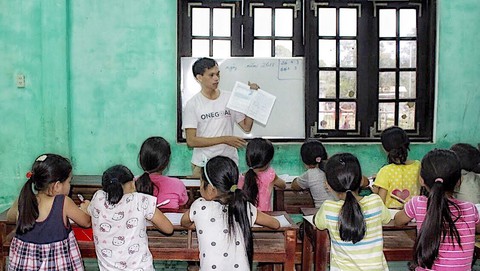 Cha con ông Kèn hơn 40 năm dạy chữ, đặt tên giúp dân vạn đò - Ảnh 3. Cha con ông Kèn hơn 40 năm dạy chữ, đặt tên giúp dân vạn đò - Ảnh 3.