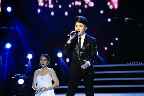 Nam Cường “bay giữa ngân hà” trong liveshow 10 năm ca hát - Ảnh 2. Nam Cường “bay giữa ngân hà” trong liveshow 10 năm ca hát - Ảnh 2.