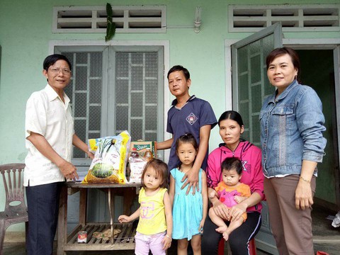 Con sẽ học giỏi để ba mẹ khỏi bệnh - Ảnh 4. Con sẽ học giỏi để ba mẹ khỏi bệnh - Ảnh 4.