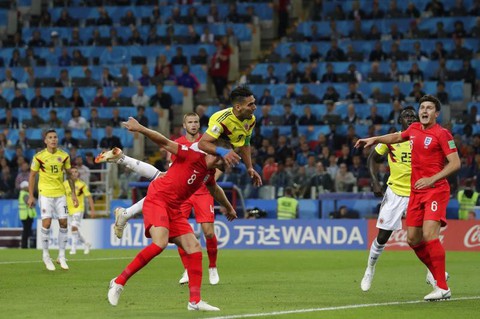 Thiên hạ cứ lo đá World Cup, Trung Quốc lo kiếm tiền - Ảnh 1. Thiên hạ cứ lo đá World Cup, Trung Quốc lo kiếm tiền - Ảnh 1.