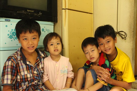 Những bà mẹ gồng gánh nuôi con - Ảnh 4. Những bà mẹ gồng gánh nuôi con - Ảnh 4.