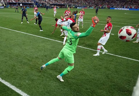 Mưa bàn thắng chung kết World Cup do thủ môn lười biếng của Croatia - Ảnh 4. Mưa bàn thắng chung kết World Cup do thủ môn lười biếng của Croatia - Ảnh 4.