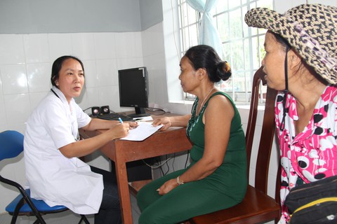 Cảnh sát biển đồng hành với ngư dân - Ảnh 2. Cảnh sát biển đồng hành với ngư dân - Ảnh 2.