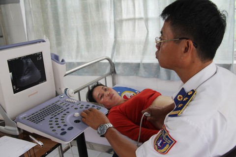 Cảnh sát biển đồng hành với ngư dân - Ảnh 3. Cảnh sát biển đồng hành với ngư dân - Ảnh 3.