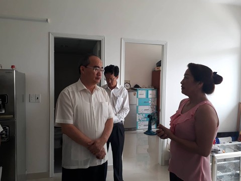 Bí thư Nguyễn Thiện Nhân thăm các hộ dân Thủ Thiêm - Ảnh 3. Bí thư Nguyễn Thiện Nhân thăm các hộ dân Thủ Thiêm - Ảnh 3.