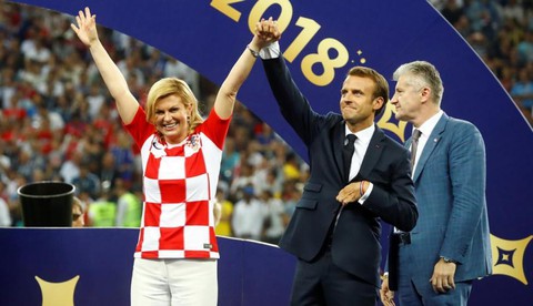 Một mùa World Cup quá đỉnh của bà trùm sân cỏ - nữ Tổng thống Croatia - Ảnh 1. Một mùa World Cup quá đỉnh của bà trùm sân cỏ - nữ Tổng thống Croatia - Ảnh 1.