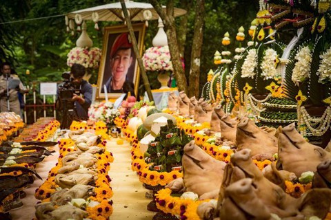 Giải cứu đội bóng Thái Lan: cầu nguyện nữ thần hang Tham Luang - Ảnh 2. Giải cứu đội bóng Thái Lan: cầu nguyện nữ thần hang Tham Luang - Ảnh 2.