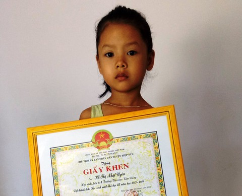 Con sẽ học giỏi để ba mẹ khỏi bệnh - Ảnh 3. Con sẽ học giỏi để ba mẹ khỏi bệnh - Ảnh 3.