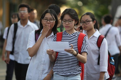 Trường tư tung quái chiêu tuyển sinh lớp 10, phụ huynh khóc ròng - Ảnh 1. Trường tư tung quái chiêu tuyển sinh lớp 10, phụ huynh khóc ròng - Ảnh 1.