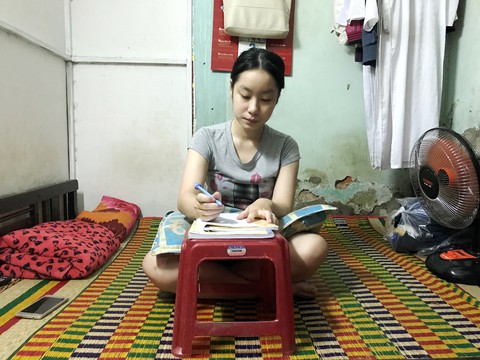 Học để lo cho mẹ, chữa bệnh cho cha - Ảnh 1. Học để lo cho mẹ, chữa bệnh cho cha - Ảnh 1.