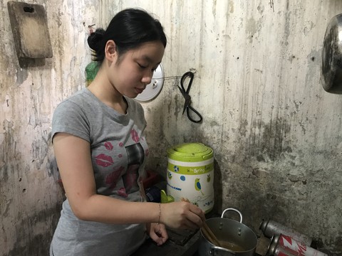 Học để lo cho mẹ, chữa bệnh cho cha - Ảnh 2. Học để lo cho mẹ, chữa bệnh cho cha - Ảnh 2.