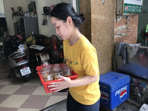 Học để lo cho mẹ, chữa bệnh cho cha - Ảnh 4. Học để lo cho mẹ, chữa bệnh cho cha - Ảnh 4.