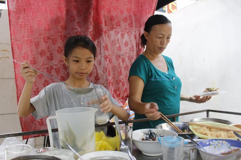 Học để lo cho mẹ, chữa bệnh cho cha - Ảnh 5. Học để lo cho mẹ, chữa bệnh cho cha - Ảnh 5.