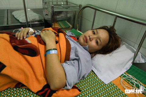 Triệu tập hai người đàn ông đánh nữ giáo viên thủng màng nhĩ - Ảnh 1. Triệu tập hai người đàn ông đánh nữ giáo viên thủng màng nhĩ - Ảnh 1.