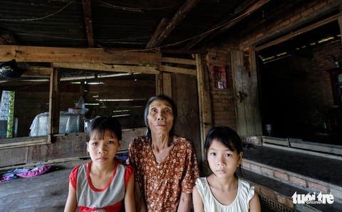 Ngoại ơi, thương con ngoại đừng chết - Ảnh 1. Ngoại ơi, thương con ngoại đừng chết - Ảnh 1.