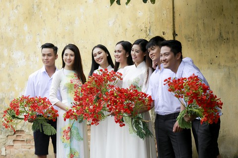 Ngắm bộ sưu tập áo dài Mối tình đầu của cuộc thi Nét đẹp sư phạm TP.HCM - Ảnh 1. Ngắm bộ sưu tập áo dài Mối tình đầu của cuộc thi Nét đẹp sư phạm TP.HCM - Ảnh 1.