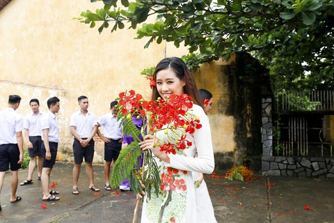 Ngắm bộ sưu tập áo dài Mối tình đầu của cuộc thi Nét đẹp sư phạm TP.HCM - Ảnh 7. Ngắm bộ sưu tập áo dài Mối tình đầu của cuộc thi Nét đẹp sư phạm TP.HCM - Ảnh 7.