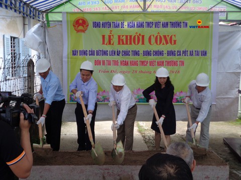 Vietbank tài trợ 1 tỉ đồng xây dựng cầu tại Sóc Trăng - Ảnh 1. Vietbank tài trợ 1 tỉ đồng xây dựng cầu tại Sóc Trăng - Ảnh 1.