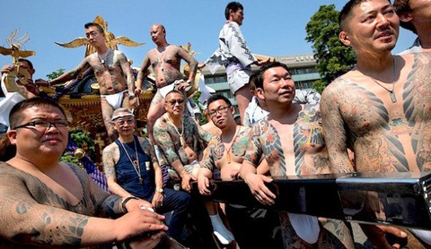 Gặp thời khó khăn, Yakuza phải đi ăn trộm dưa - Ảnh 1. Gặp thời khó khăn, Yakuza phải đi ăn trộm dưa - Ảnh 1.