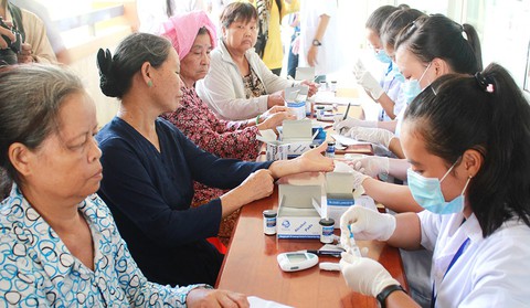 Sinh viên y lo sức khỏe cho dân - Ảnh 1. Sinh viên y lo sức khỏe cho dân - Ảnh 1.