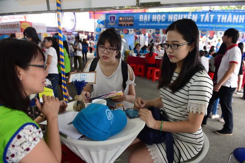 Điểm sàn xét tuyển ĐH: trường nào cũng giảm - Ảnh 1. Điểm sàn xét tuyển ĐH: trường nào cũng giảm - Ảnh 1.