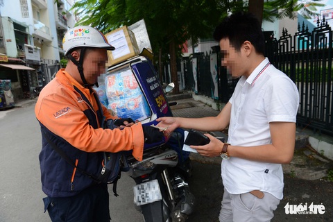Lazada, Sendo... bán hàng lậu, hàng nhái? - Ảnh 1. Lazada, Sendo... bán hàng lậu, hàng nhái? - Ảnh 1.