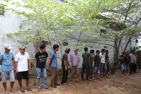 Cần Thơ triệt phá trường gà trăm triệu, bắt giữ 18 người - Ảnh 1. Cần Thơ triệt phá trường gà trăm triệu, bắt giữ 18 người - Ảnh 1.