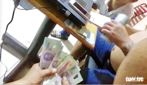 Hình sự quyết liệt điều tra các tụ điểm trong Đỏ - đen mùa World Cup - Ảnh 8. Hình sự quyết liệt điều tra các tụ điểm trong Đỏ - đen mùa World Cup - Ảnh 8.