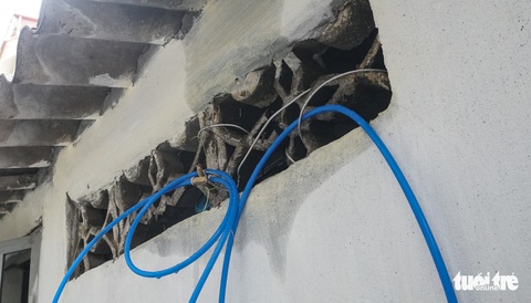 Nắng hun người đến vật vã ở xóm chạy thận Hà Nội - Ảnh 8. Nắng hun người đến vật vã ở xóm chạy thận Hà Nội - Ảnh 8.