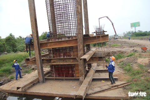 Làm thêm cầu vượt, cống hộp băng qua cao tốc Trung Lương - Mỹ Thuận - Ảnh 1. Làm thêm cầu vượt, cống hộp băng qua cao tốc Trung Lương - Mỹ Thuận - Ảnh 1.