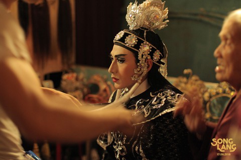 Phim về cải lương không chỉ để kiếm doanh thu- Ảnh 3. Isaac vai kép Linh Phụng trong phim Song Lang